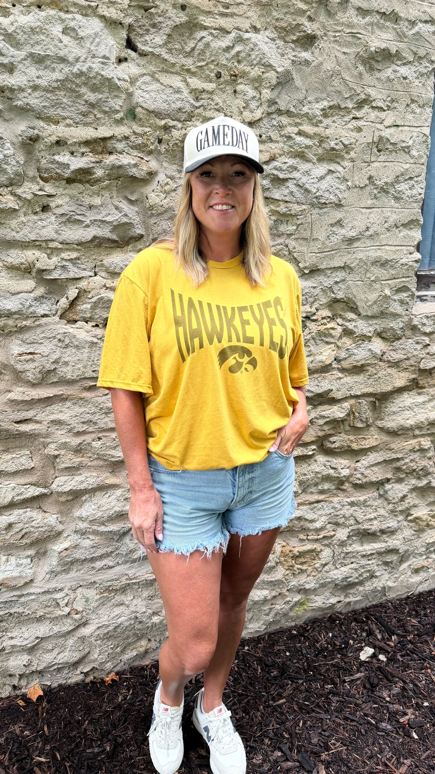 Curved Hawkeyes Graphic