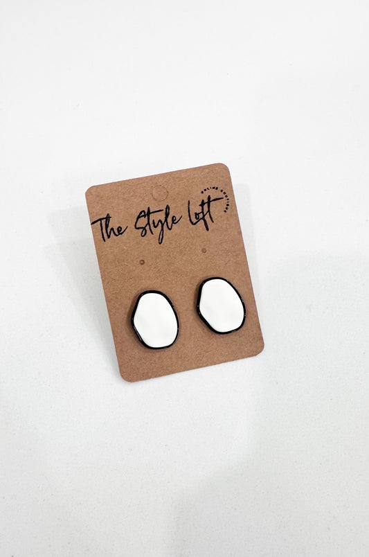 Detail Hammered Post Earring